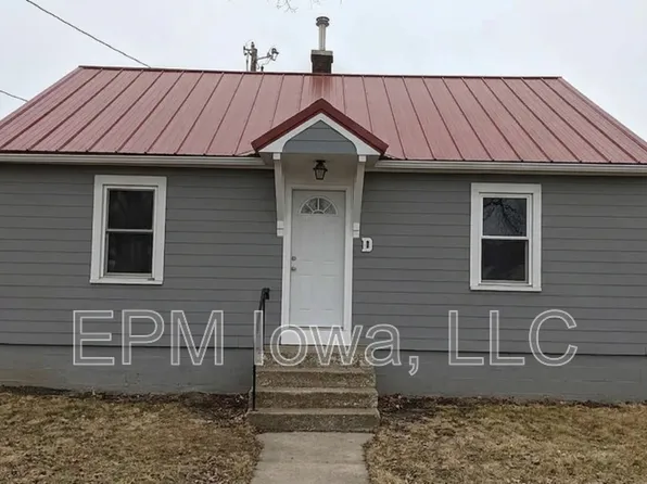 609 1st St W APT D, Independence, IA 50644