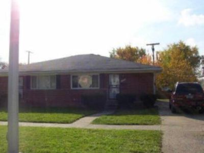 14225 W Nine Mile Rd, Oak Park, MI, 48237