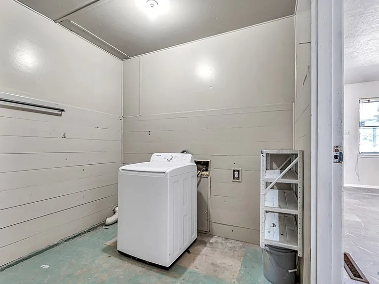 1311 E 52nd St #1 — Photo 12
