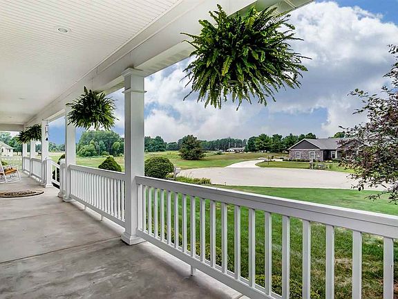 3rd image of 2525 Harmony Ct