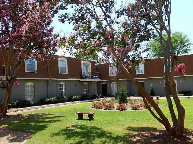Highland Hills — Photo 2