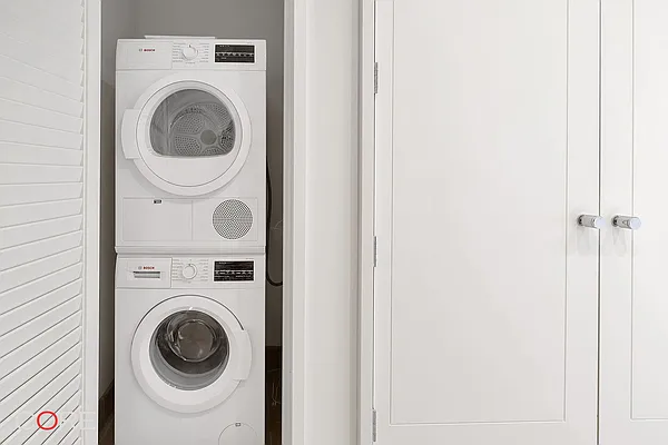 Rented by CORE | media 10