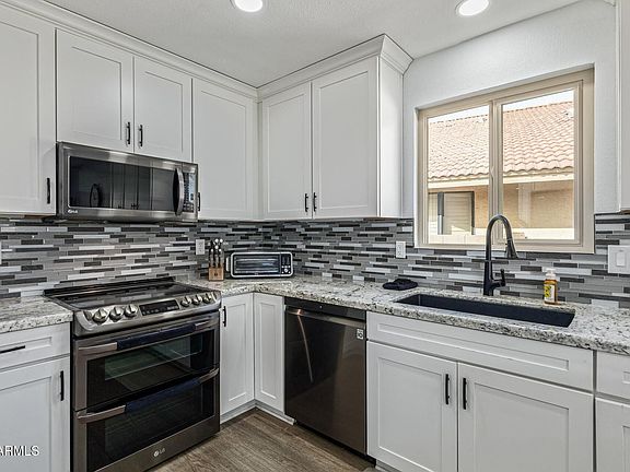 3rd image of 26241 S Lakemont Dr