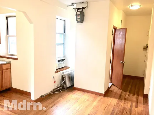 Rented by Mdrn Residential | media 7