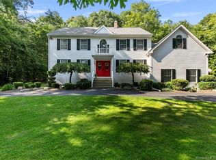 25 Coachman Ln, Bethany, CT 06524