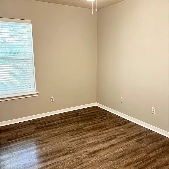 3405 Dallis Dr — Photo 19