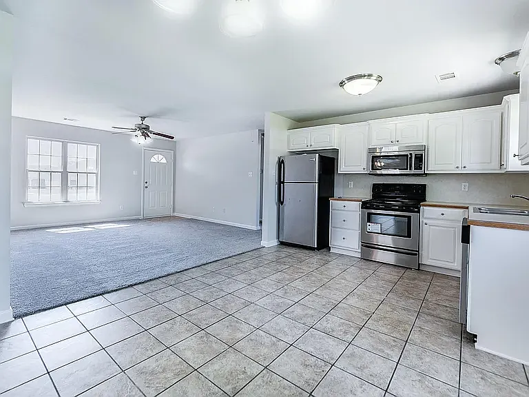 3 bed, 1162 sqft, $1,400 — Photo 4