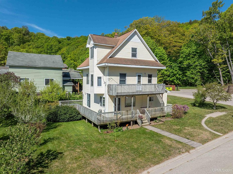 1st image of 1001 W Munising Ave