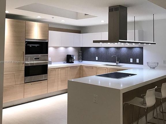 3rd image of 17111 Biscayne Blvd Unit 607
