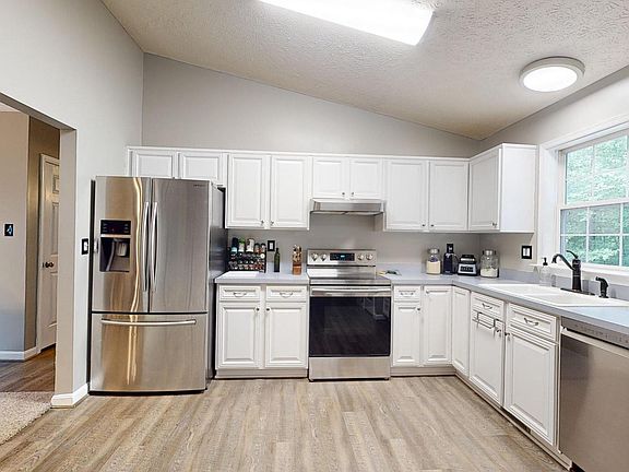 2nd image of 35696 Army Navy Dr