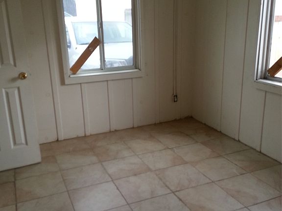 5th image of 3874 1/2 43rd St