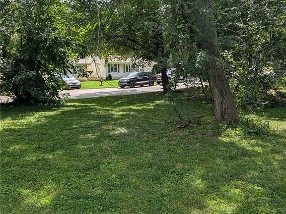 3rd image of 122 Arthur Ave