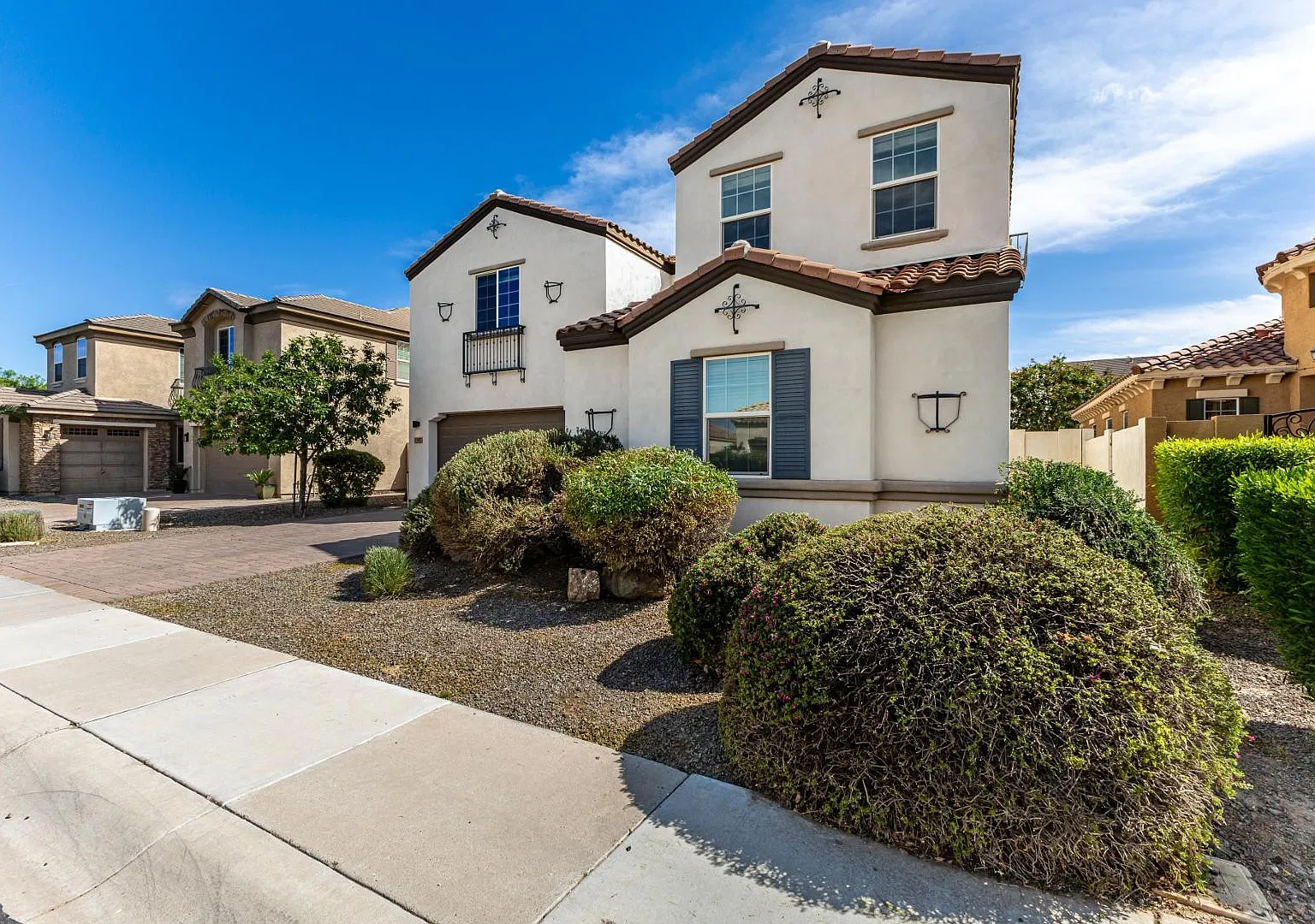 5 bed, 4.5 bath, 4502 sqft, $4,500 — Photo 4