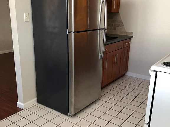 4th image of 2231 Village Ct #2