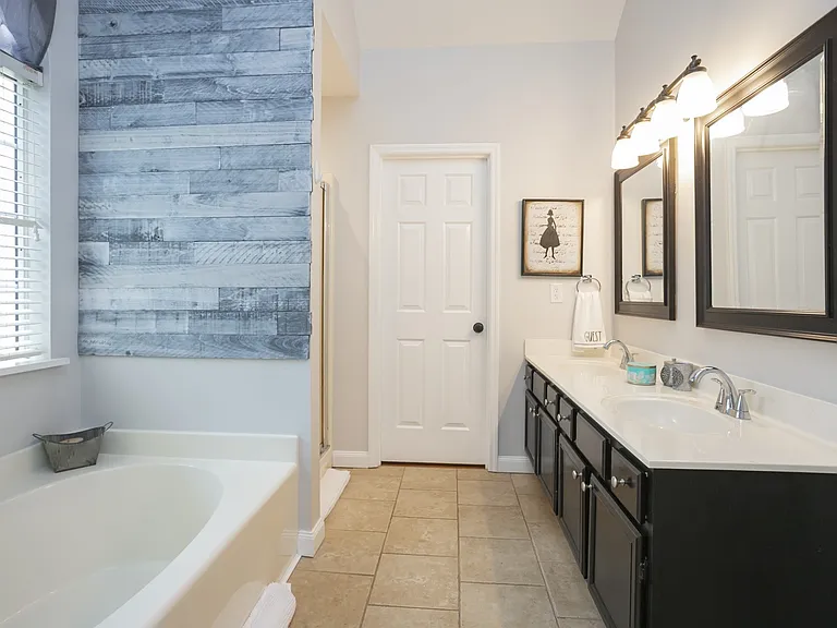 1004 Elmshade Ln — Photo 23