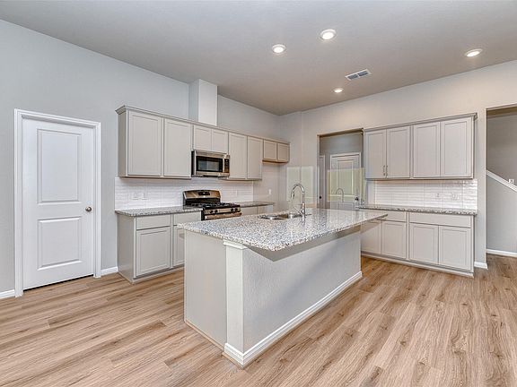 3rd image of 21126 Sunlight Grove Dr