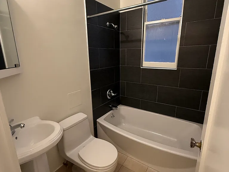 307 Valencia St #201 — Photo 11