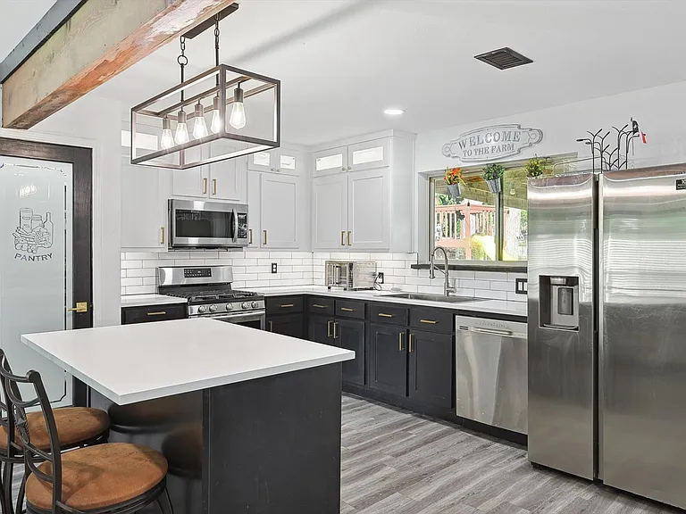 2525 Freedom Ln — Photo 3