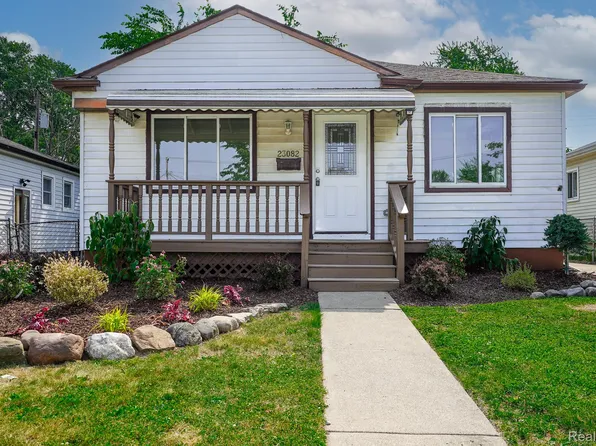 23082 Tuscany Ave, Eastpointe, MI 48021