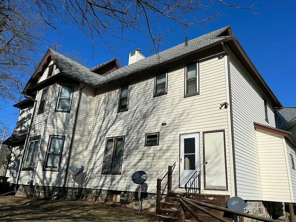 218 E Erie St #2