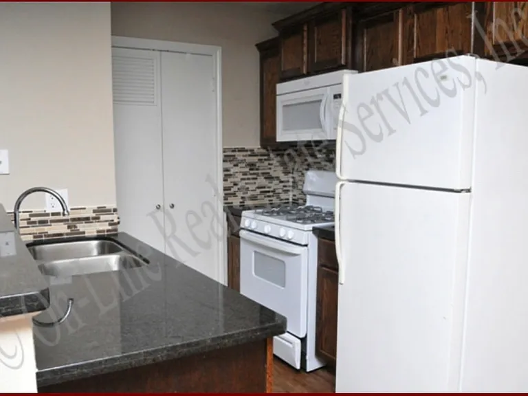 1206 Oney Hervey Dr #B — Photo 5