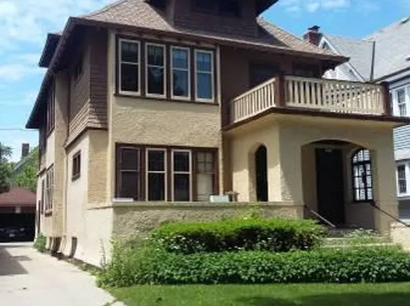 3027 N Maryland Ave, Milwaukee, WI 53211