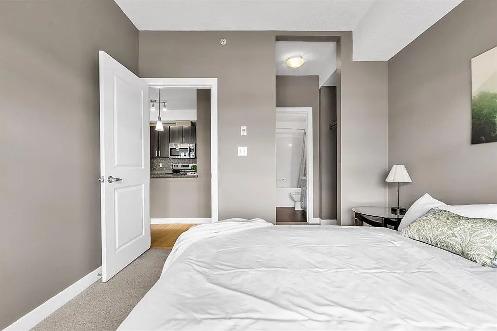 2 bed, 875 sqft, $2,100 — Photo 1