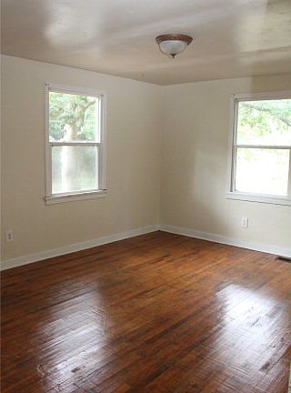 5th image of 708 Seymour Dr
