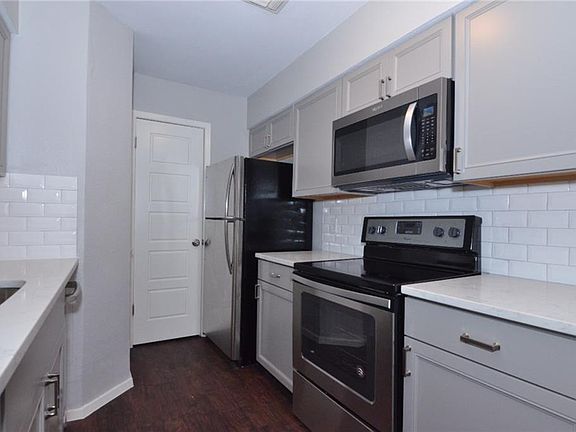 2nd image of 2906 West Ave APT 15