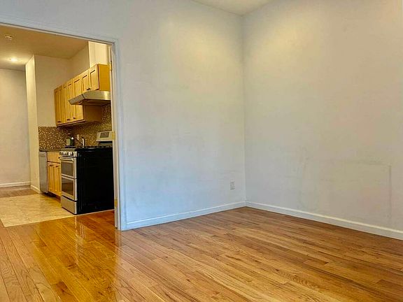 4th image of 28 Graham Ave #1