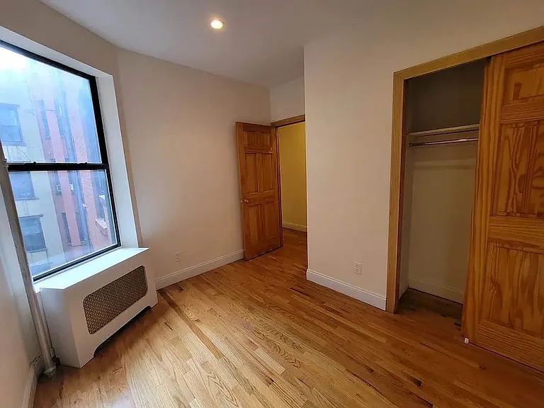 111 E 7th St #5T — Photo 5