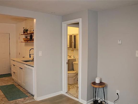 5th image of 143 W Balview Ave #1