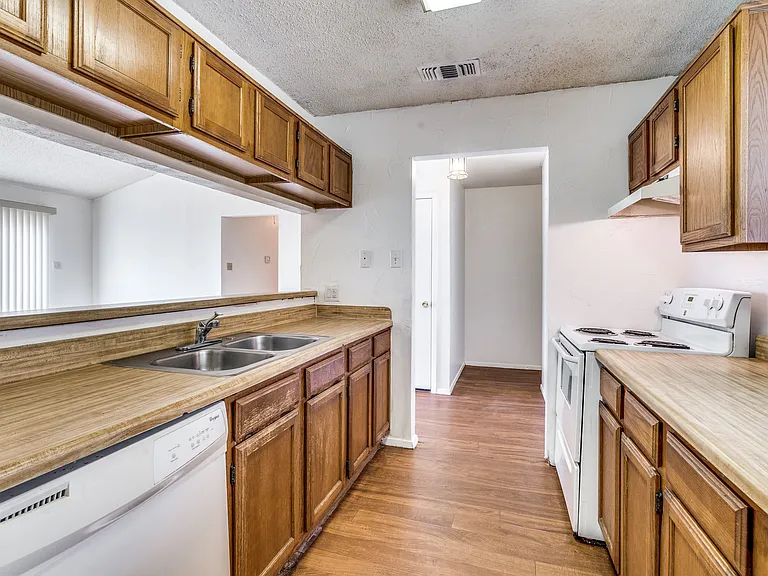 511 Nightshade Dr — Photo 6