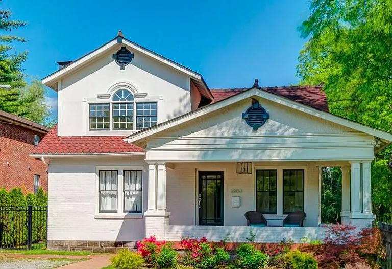 Welcome home to 2208 Elliott Ave.