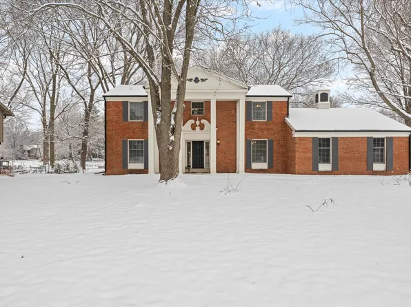 142 Lake Rd, Seymour, IL 61875