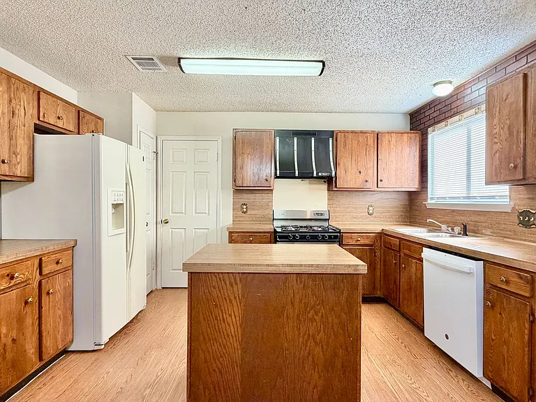 7728 Manassas Dr — Photo 4