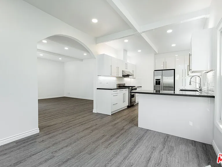 8718 Rosewood Ave — Photo 7