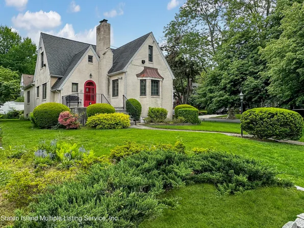 31 Devon Pl, Staten Island, NY 10301