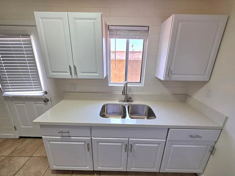 2602 N 14th Ave — Photo 18