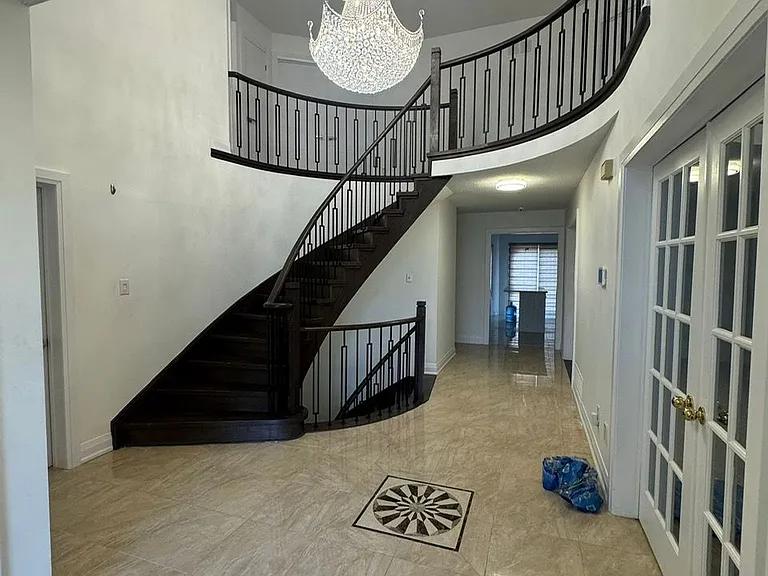 5 Burwash Ct — Photo 2