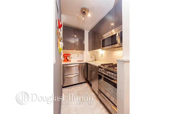 Sold by Douglas Elliman | media 16