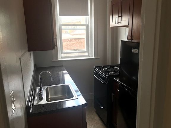 2nd image of 4-1175 Boylston St #4