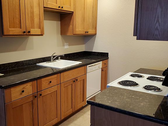 3rd image of 114 Woodbury Cir