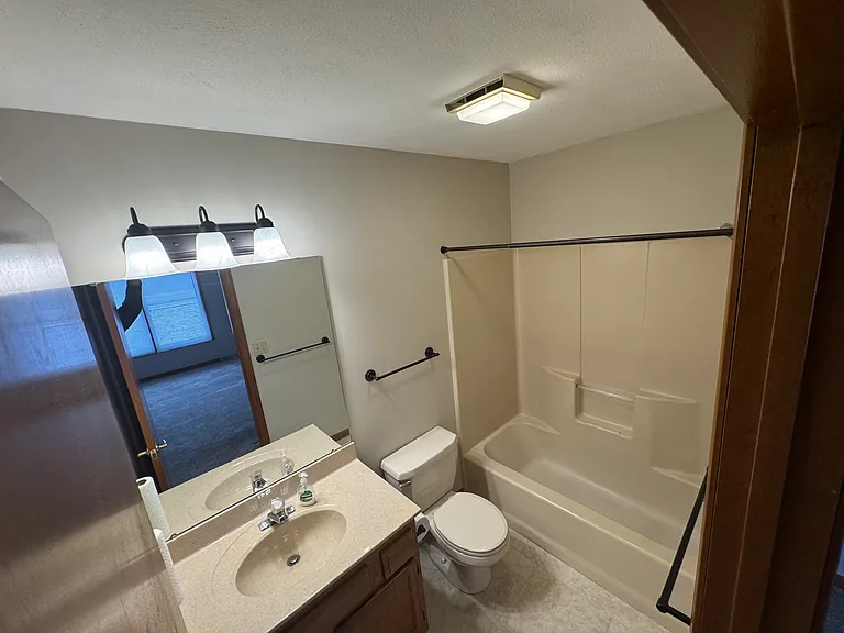 3054 Cascade Dr — Photo 8