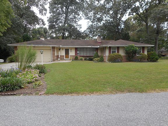 2nd image of 208 Pine Ave