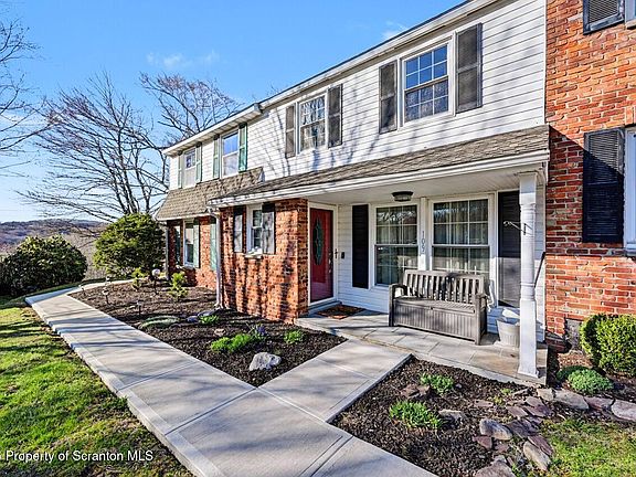 2nd image of 109 Townhouse Pl