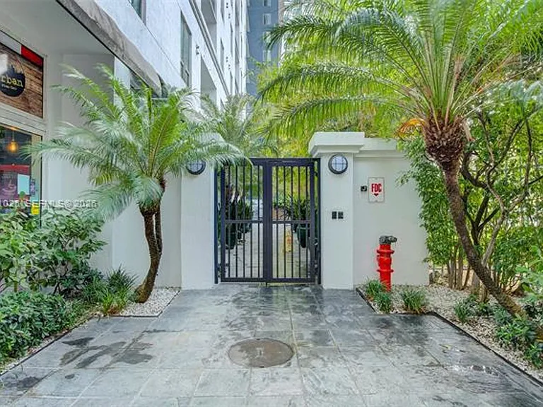 16400 Collins Ave #CU-1644 — Photo 33