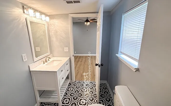 2311 Fairleigh St — Photo 14