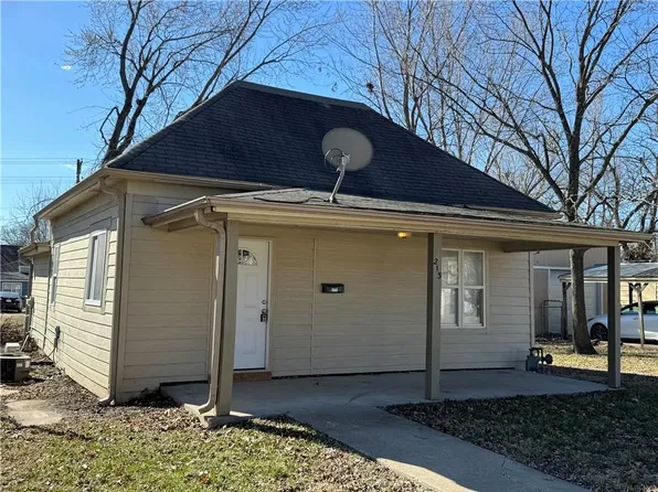 213 Mill St, Osawatomie, KS 66064