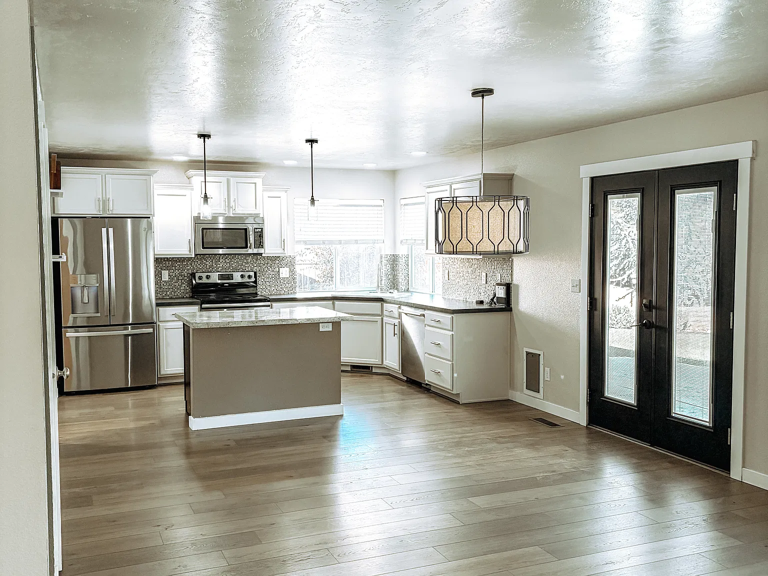 4 bed, 2.5 bath, 2054 sqft, $2,900 — Photo 4